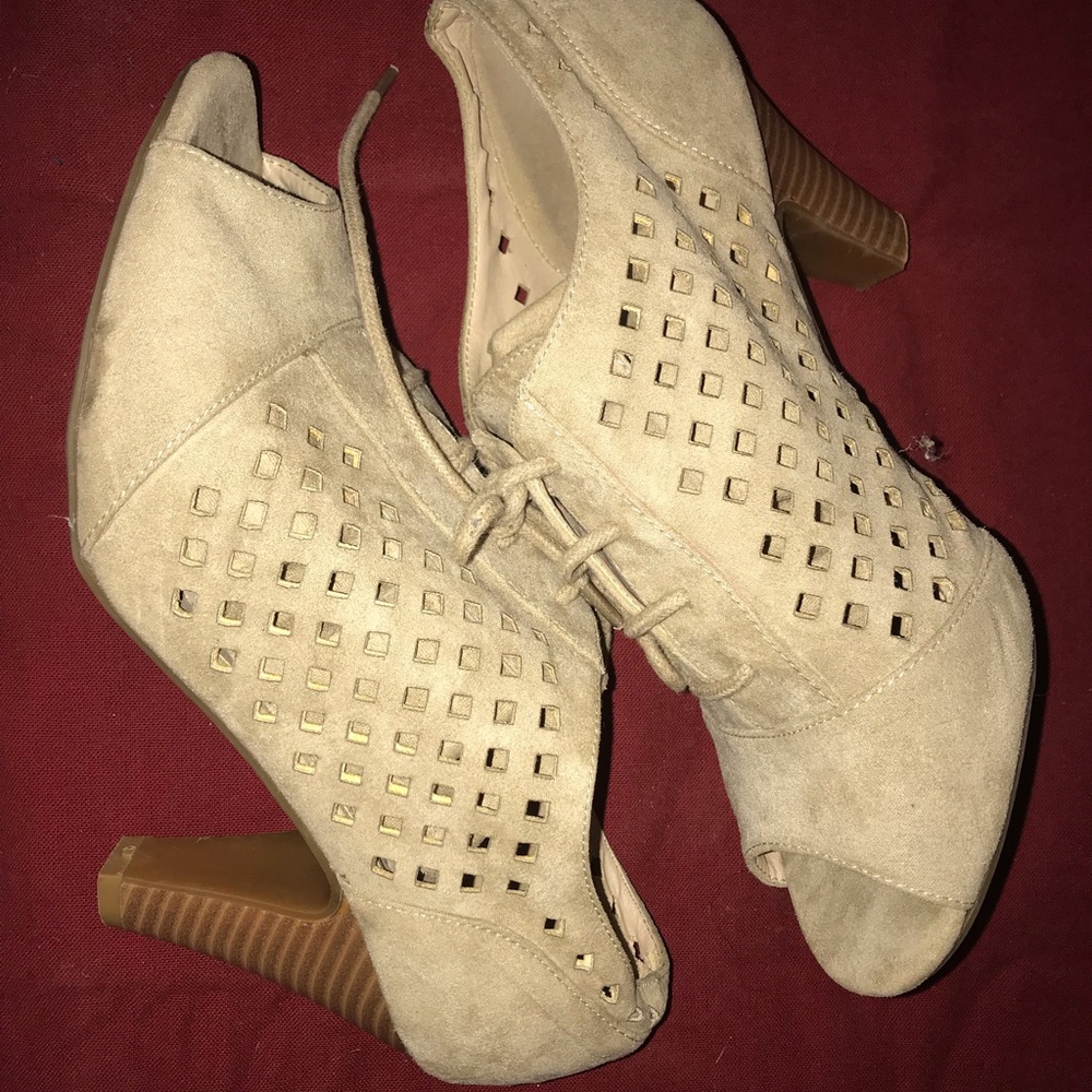 Tan heels
